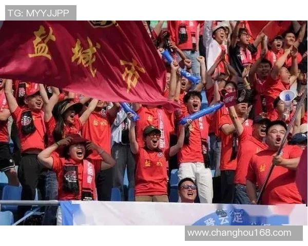 足球明星龙珠在赛场上激情庆祝进球引发全场热烈欢呼与狂欢气氛 足球明星龙珠在赛场上激情庆祝进球引发全场热烈欢呼与狂欢气氛